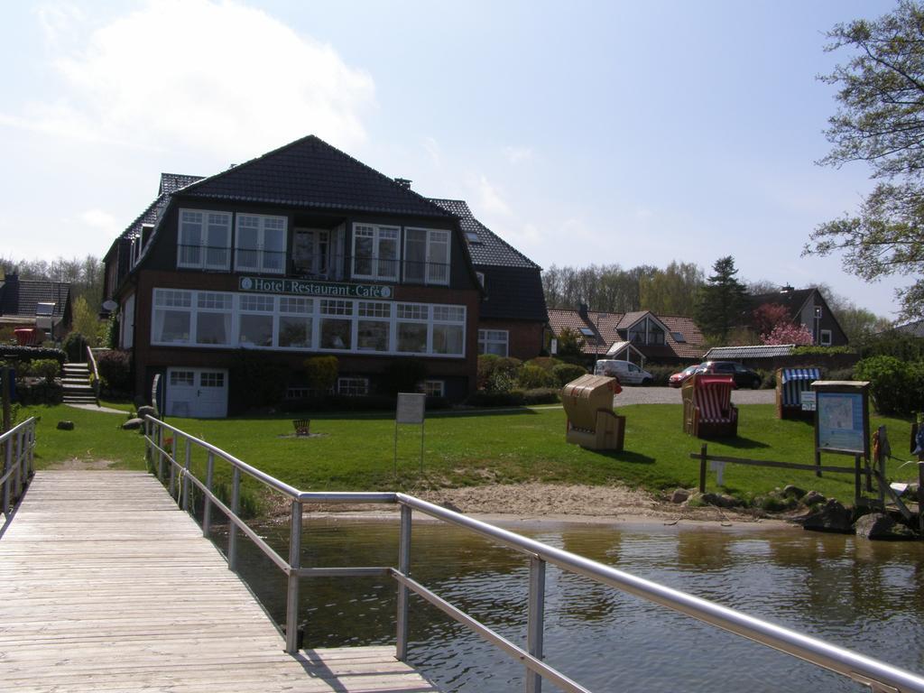 Hotel Faehrhaus Niederkleveez Bosdorf  Exterior photo